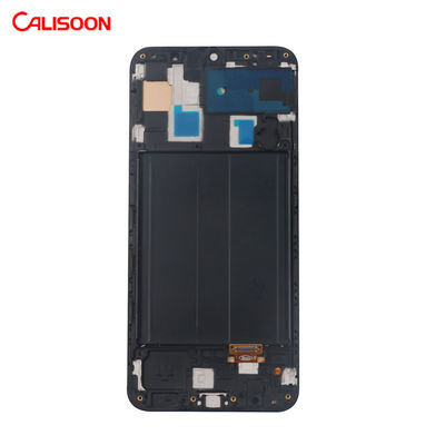 Yüksek çözünürlüklü deneyim için 3 HDMI bağlantısı olan Samsung LCD Ekranı